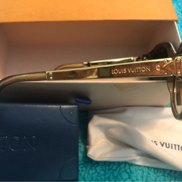 Authentic Women’s Louis Vuitton Sunglass - Picture 3 of 15